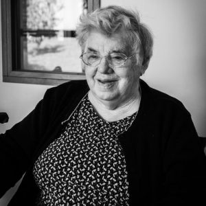 Mémoires de Villes Saint-Aubin-du-Cormier, photo portrait en n&b de Victoire Cupif